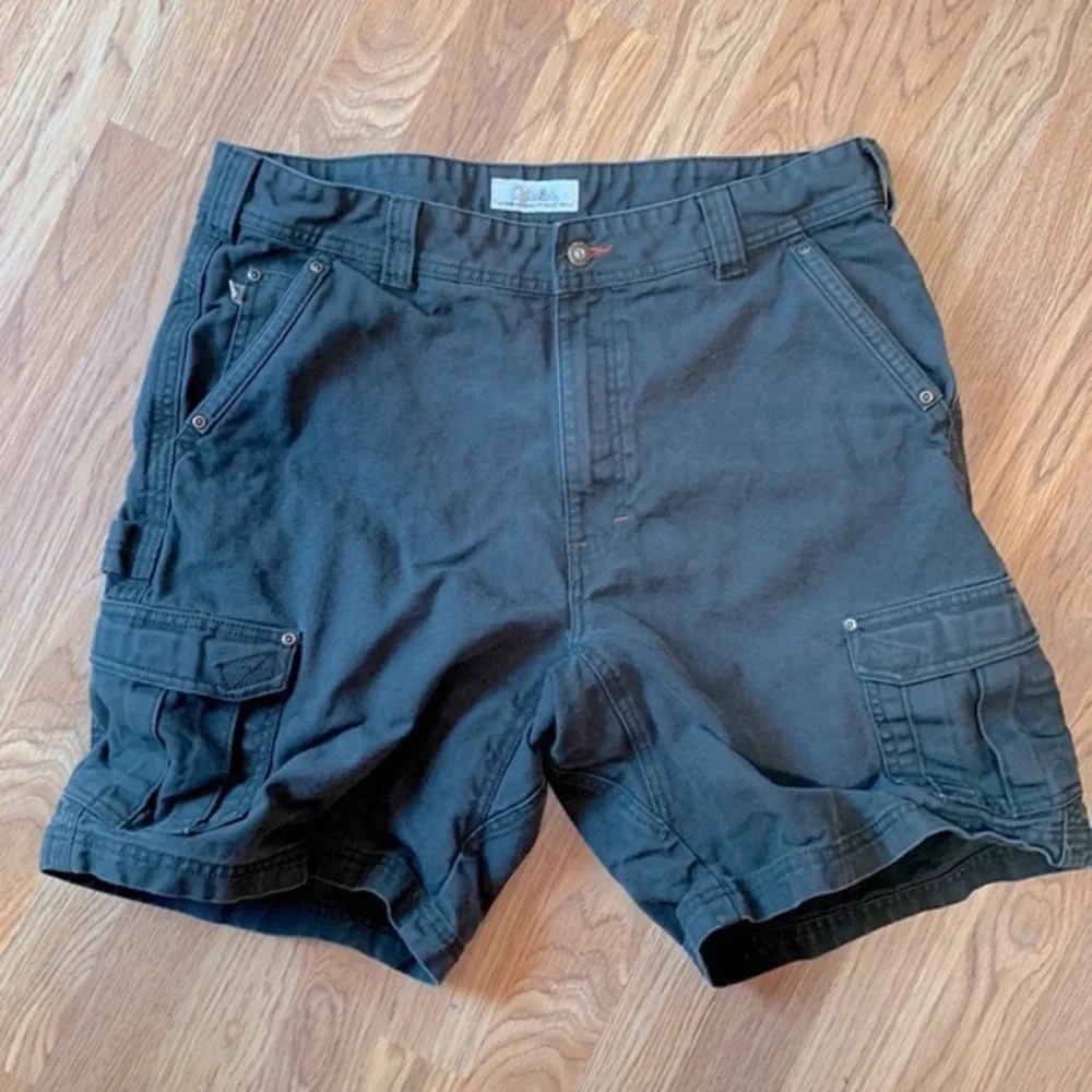 Cabelas dark green size 38 thick cotton utility carpenter shorts